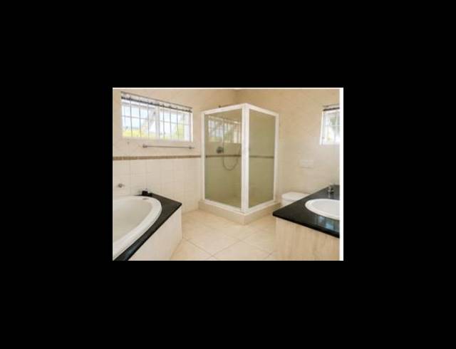 3 BEDROOM PROPERTY TO RENT IN MENLO PARK
